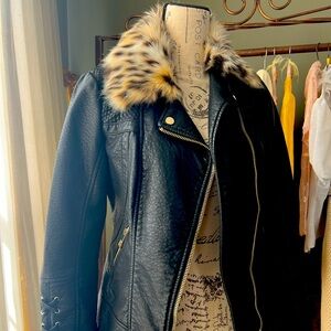 Guess Faux Leather Black Jacket with Cheetah Collar size Small-Medium